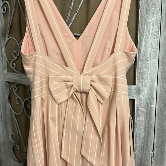 EUC Gal Meets Glam Samantha pink dress, size 4, pockets, bow back, pleated - Picture 3 of 8